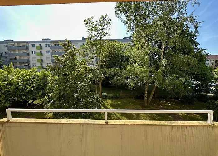 Beautiful, Quiet And Cosy With Balcony In Location Apartment