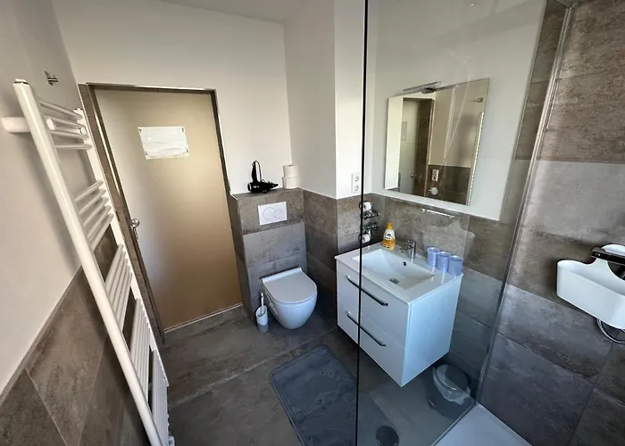 Apartment Beautiful, Quiet And Cosy With Balcony In Location *